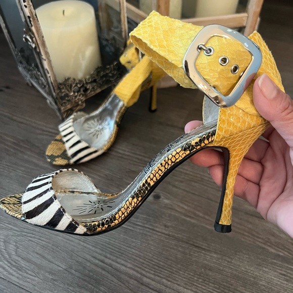 Naughty Monkey Black and Yellow Animal Print Sandals Size 8 - Picture 2 of 5